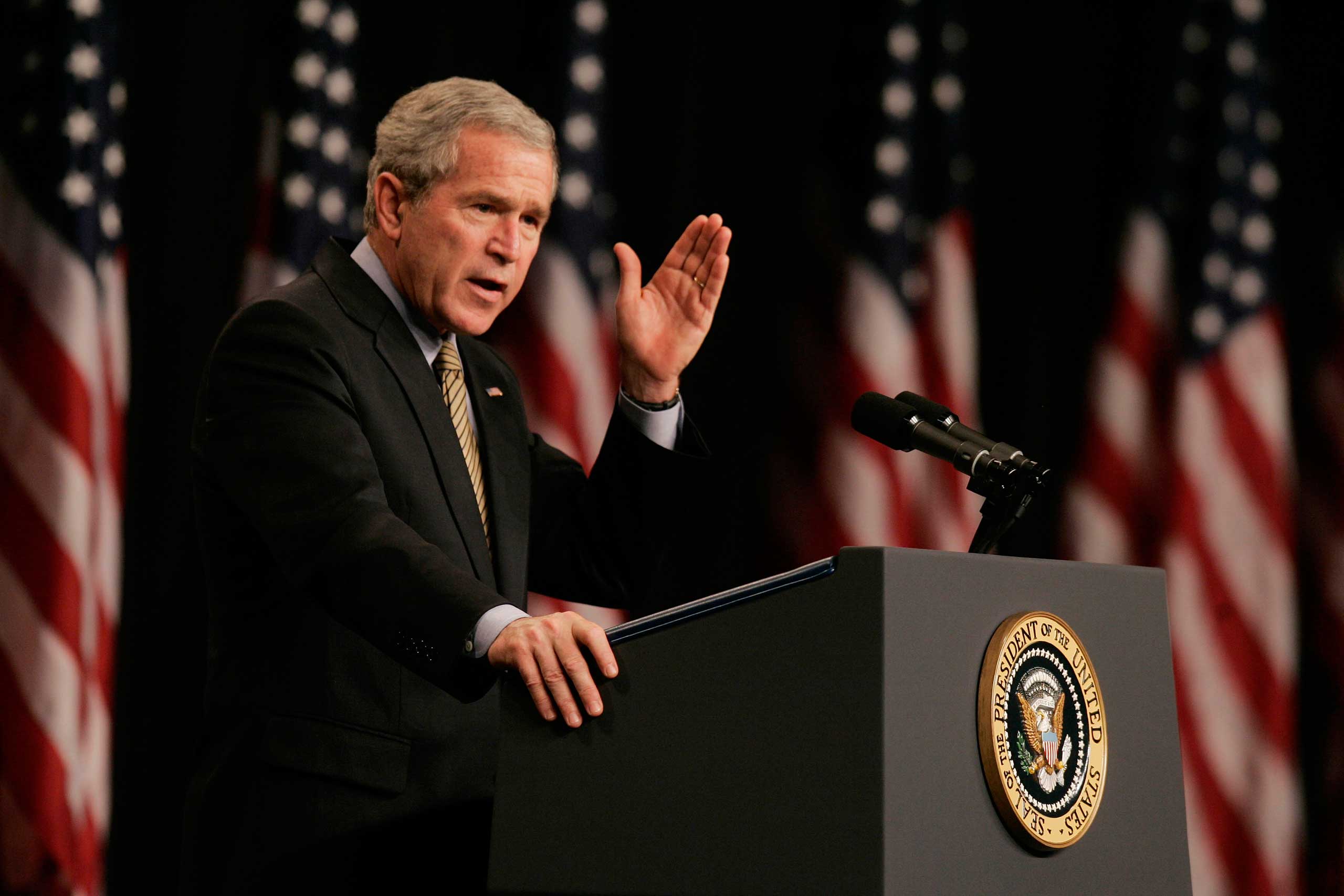 Alasan dan Mengapa George W. Bush Mengelola program penyiksaan di rezimnya